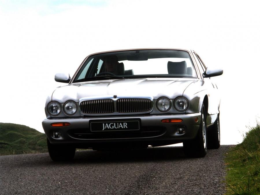  Jaguar XJ8 (X300) 1997 года  (фото 12 из 23)